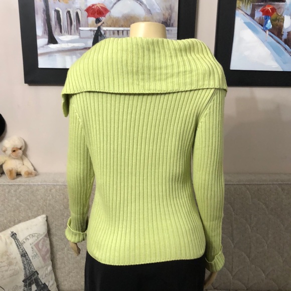 BELAMIE SWEATER SIZE MEDIUM - Picture 7 of 11